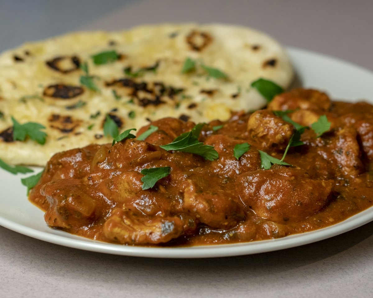 Curry with garlic naan